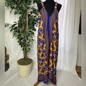 Beautiful and vibrant maxi dress with accordion straps.